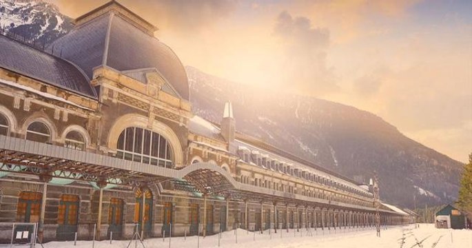Découvrez cette gare monumentale abandonnée dans les Pyrénées