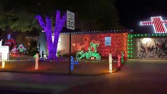 Déco de Noël la moins écologique du monde ? 75000 ampoules dans le jardin !