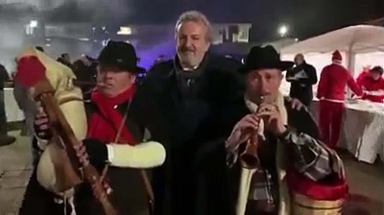 Emiliano - Questi due zampognari sono di Monopoli. Buon Natale! (25.12.19)
