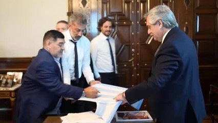 Diego Armando Maradona visita la Casa Rosada