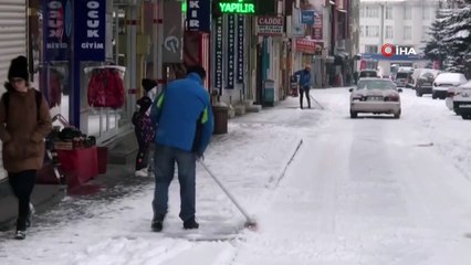 Sarıkamış’ta Kar Yağışı Etkisini Sürdürüyor