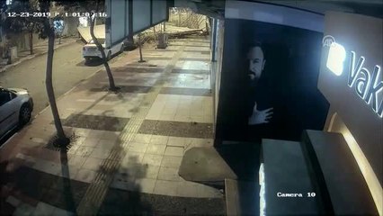 Manisa'daki fırtınada çatının uçtuğu anlar kameraya yansıdı