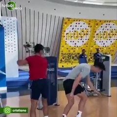 Novak Djokovic ve Cristiano Ronaldo’dan zıplama yarışması