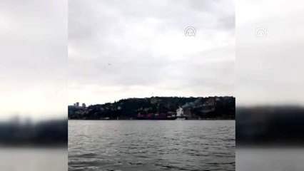 Yük gemisi İstanbul Boğazı'nda karaya oturdu (2)