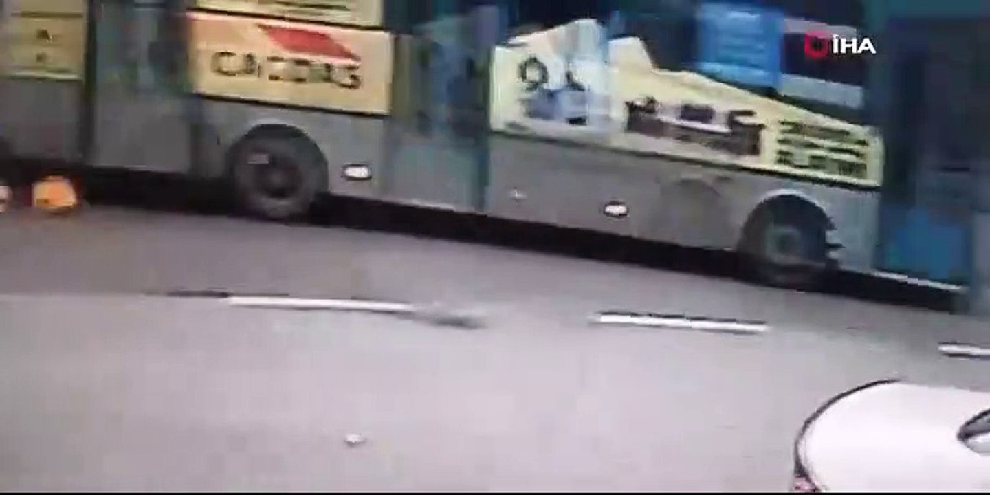 Karabük'te seyir halindeki otobüsün arka kapısından düşen kadın yaşam mücadelesini kaybetti