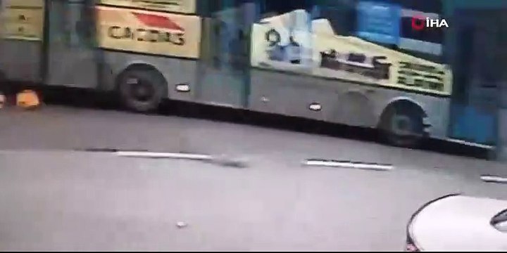 Karabük'te seyir halindeki otobüsün arka kapısından düşen kadın yaşam mücadelesini kaybetti