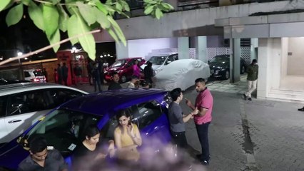 Salman Khan's GRAND 54th BIRTHDAY Celebrations 2019 Outside House In Mumbai