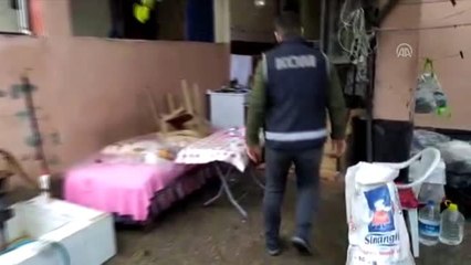 Adana'da bin 290 litre sahte içki ele geçirilirken, zanlılar hakimlikçe serbest bırakıldı