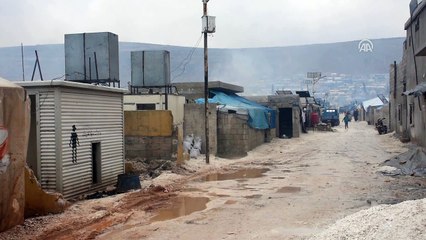 İdlib'de hava saldırıları durmasına rağmen sınırdaki sivillerin çilesi sürüyor (1) - İDLİB