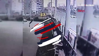 Gizlice aldığı otomobille makas atarken duvara çarptı! 3 çocuk feci şekilde öldü