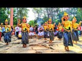 Women Perform Traditional Dance to Celebrate Cambodian New Year