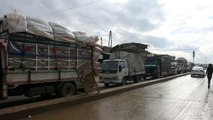 İdlib'de hava saldırıları durmasına rağmen sınırdaki sivillerin çilesi sürüyor (2)