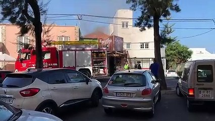 Bomberos sofocan un incendio en un restaurante en La Matanza