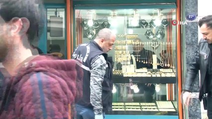 Kuyumcuyu soyup iki kişiyi yaralayan zanlılar adliyede