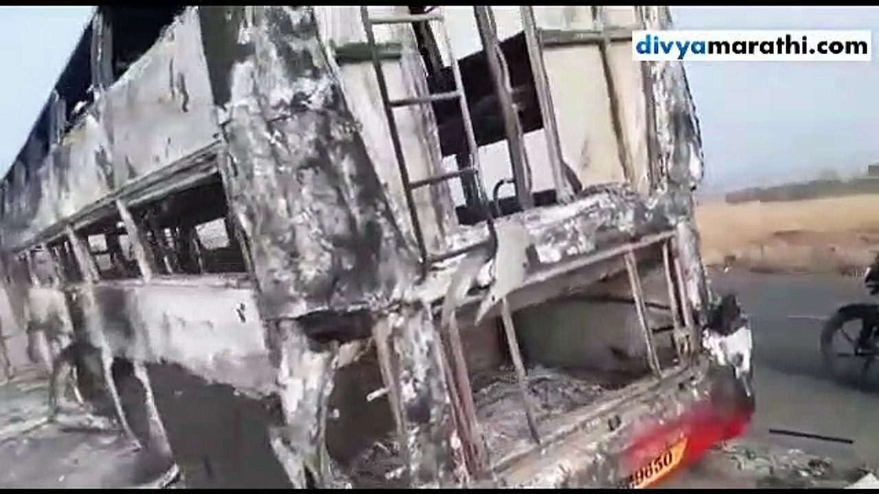 बीड-अहमदनगर मार्गावर धावती बस जळून खाक