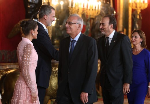 Crónica Rosa: El Rey Felipe VI sufre narcolepsia, según Jaime Peñafiel