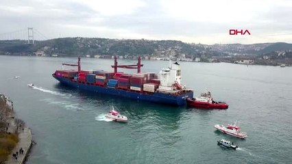 Boğazda gemi karaya oturdu