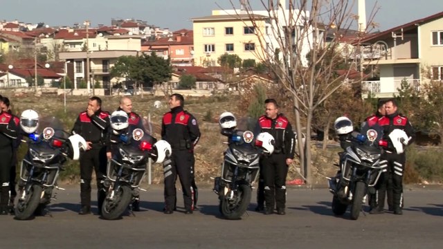 Denizli'de eğitimini tamamlayan Yunus Polisleri gösteri yaptı