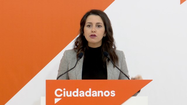 Arrimadas pide a los barones del PSOE que frenen la locura de Sánchez