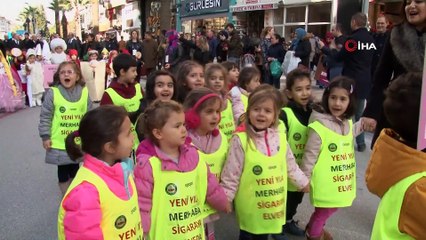 'Sigaraya Elveda’ demek için bandoyla yürüdüler