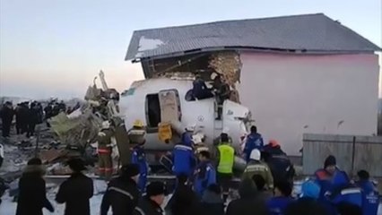 Mueren 12 pasajeros tras estrellarse avión en la ciudad kazaja de Almaty