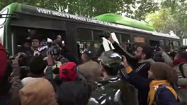 Detenções e confrontos na Índia