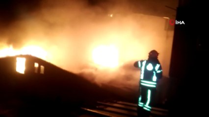 Ataşehir’de 4 katlı bir binanın çatı katında yangın çıktı