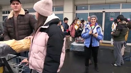 Ukraynalı turistler karanfillerle karşılandı - KAYSERİ
