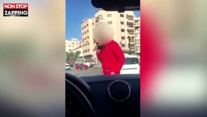 Maroc : Une femme en voiture se fait harceler par deux hommes (Vidéo)