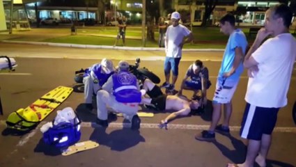 Motociclista tem lesão gravíssima após sofrer queda na Avenida Brasil