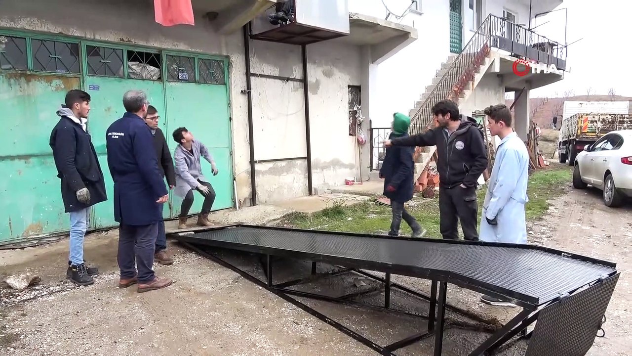 Okula gidemeyen engelli öğrenciye liseliler rampa yaptı