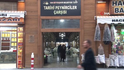 Tarihi çarşıda otlu peynir satışlarında düşüş