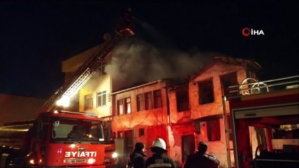 2 katlı metruk binada çıkan yangın kontrol altına alındı