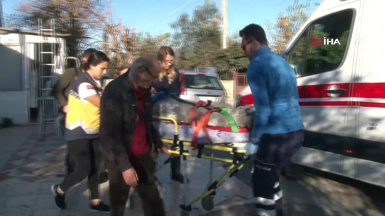 Çatıyı tamir ederken kendini salonun ortasında buldu