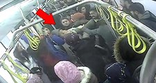 Otobüste iki genç kıza taciz şüphelisine dayak kamerada