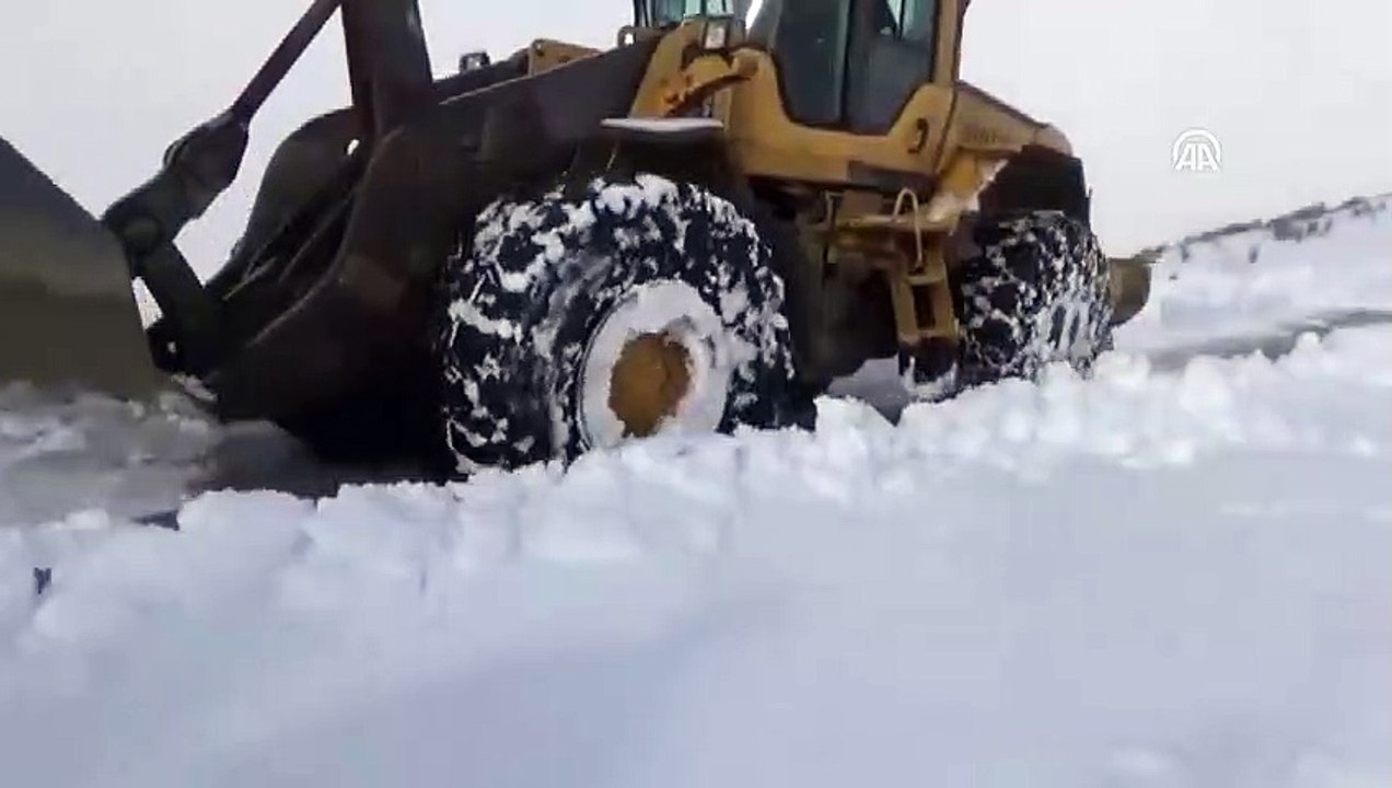 Muş'ta kardan dolayı kapanan 56 köy yolu ulaşıma açıldı