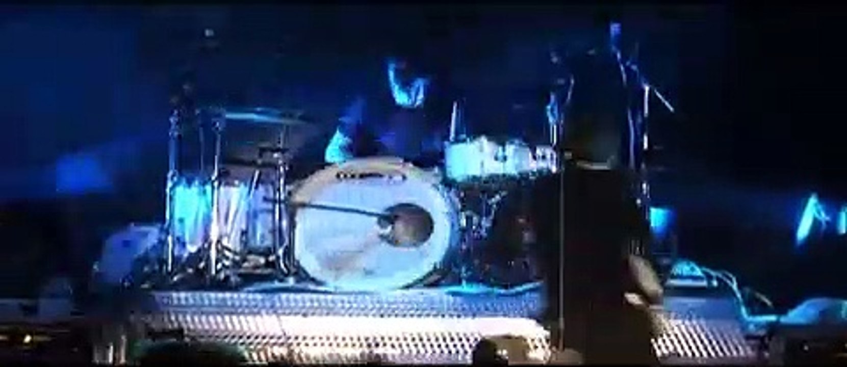 Angels and Airwaves - Distraction (Live)