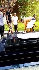 Il y a fans et puis il y a "la Chine" de Dj Arafat. Daïshi for ever 