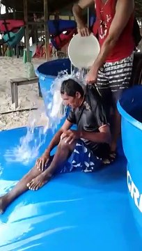 Ils ont tenté leur dernière chance pour réveiller leurs ami bourré