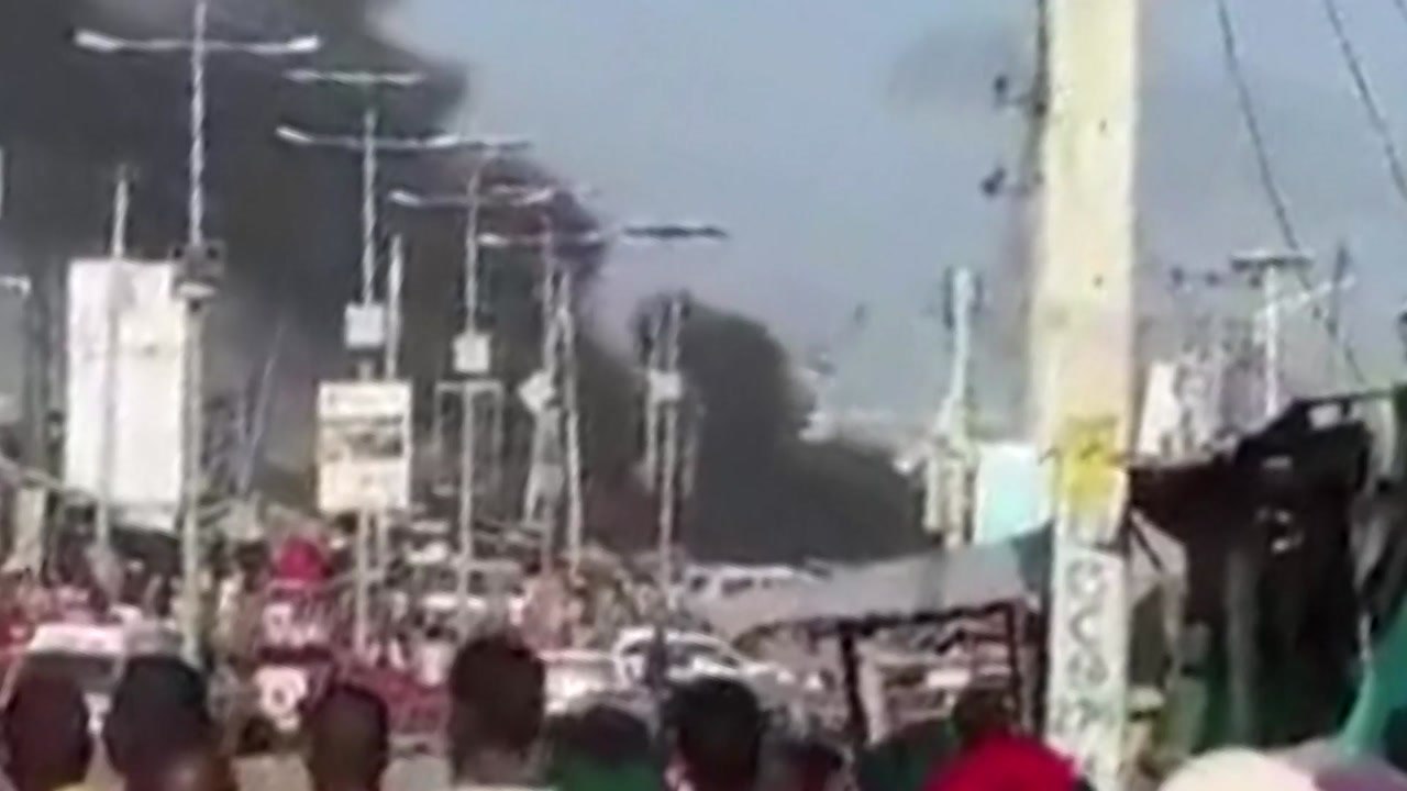 소말리아서 차량 폭탄 테러로 최소 30명 사망 / YTN