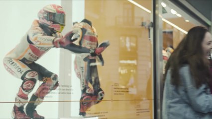La inocentada de Marc Márquez convertido en maniquí