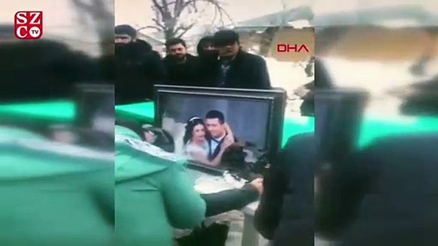 Doğumda ikizleri ile birlikte öldü, cenaze töreni yürekleri dağladı