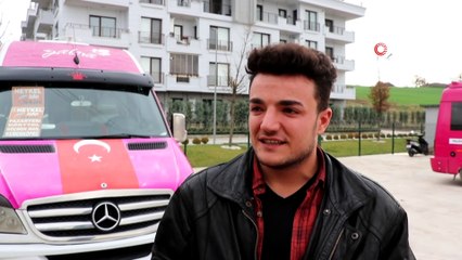 Minibüsüne kanserle mücadelesiyle tanınan Neslican'ın sözünü yazdı, vatandaştan övgüler topladı