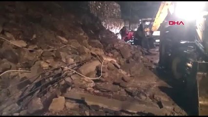 Sarıyer'de istinat duvarı yola çöktü