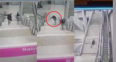 La espectacular caída de un joven en una escalera del metro se vuelve viral