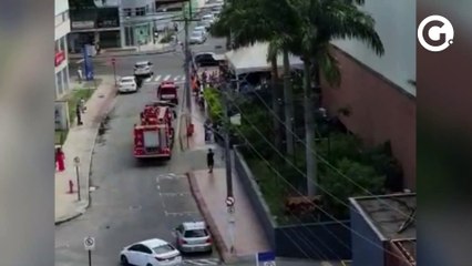 Bombeiros chegam ao Shopping Norte Sul