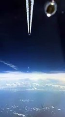 Estos tres aviones tienen un espectacular y peligroso encuentro en pleno vuelo