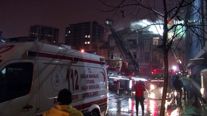 Binanın çatısı yandı, o elbiselerini kurtarma derdine düştü