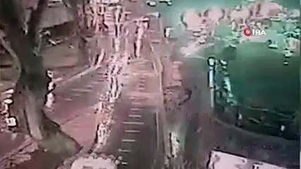 Sarıyer'de istinat duvarının yıkılma anı kamerada