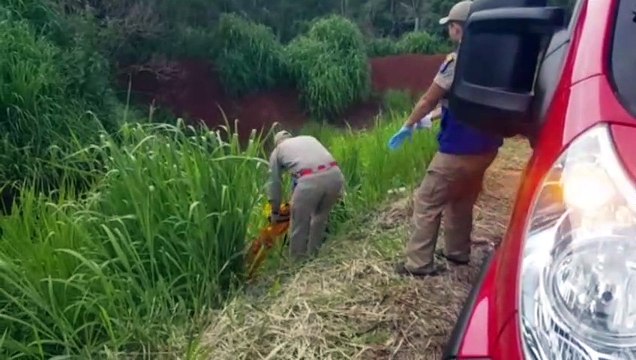 Homem fica ferido ao capotar veículo no Bairro Cascavel Velho